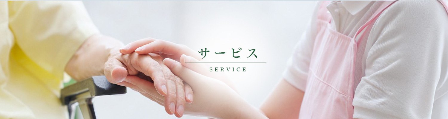 利用者の手にそっと手を添える介護スタッフ｜ヘルパーステーションいちご サービス